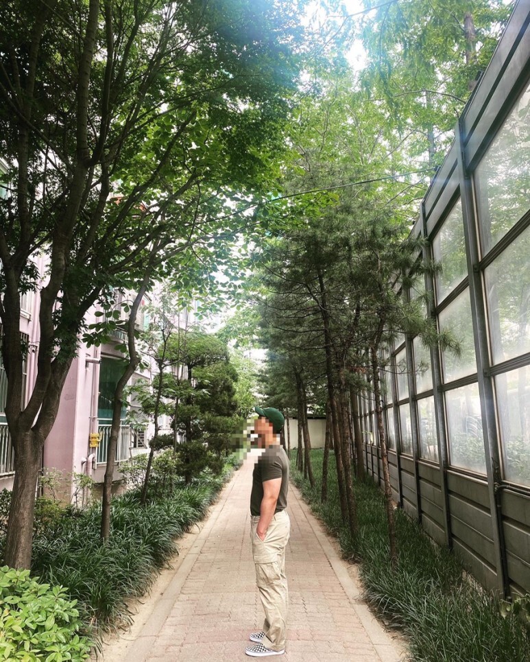 데일리룩(오뭘입) 빈티지 볼캡 카키, 빈티지 반팔 티셔츠 카키, 무신사스탠다드 카고바지 베이지, 반스체커보드 블랙화이트, 남자데일리룩, 남자데일리코디, 남자데일리패션, ootd