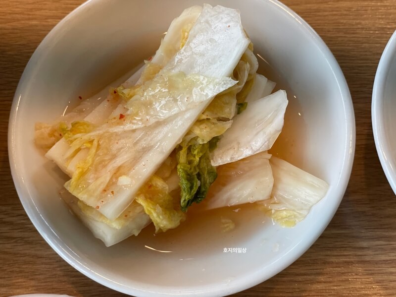 화성 융건릉 맛집 개수리 막국수 - 기본 반찬 백김치