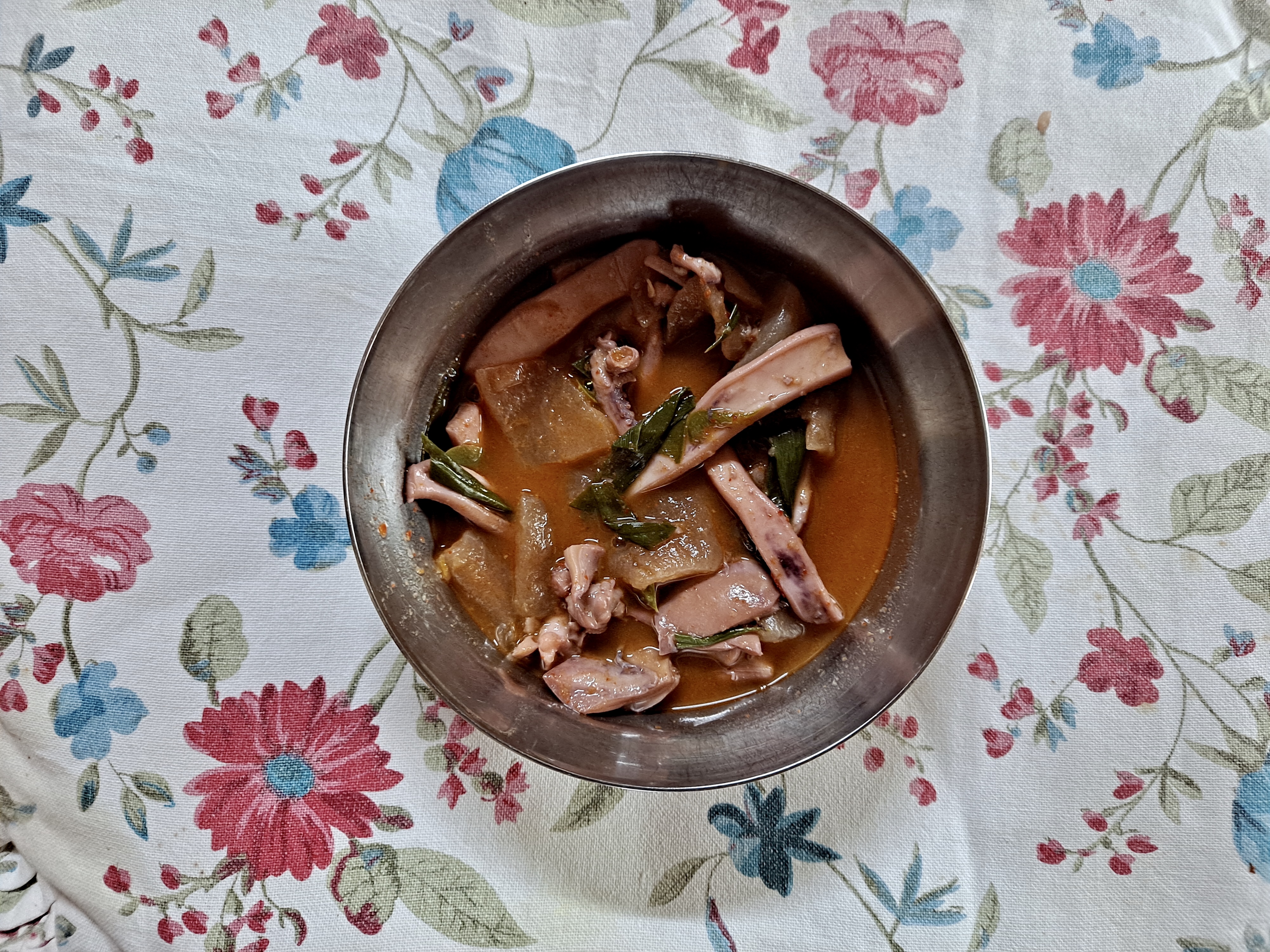 속 풀어주는 개운한 맛, 오징엇국(Squid Soup)
