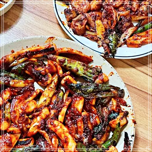  토밥 좋아 토요일은 밥이좋아 경주 충효동 연탄불 직화구이 돼지불고기 맛집 100회 토밥즈 MBTI 레이스 석쇠 오징어불고기 위치