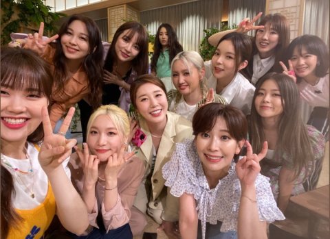  조현아, WSG 워너비 단체사진 속 미친 존재감