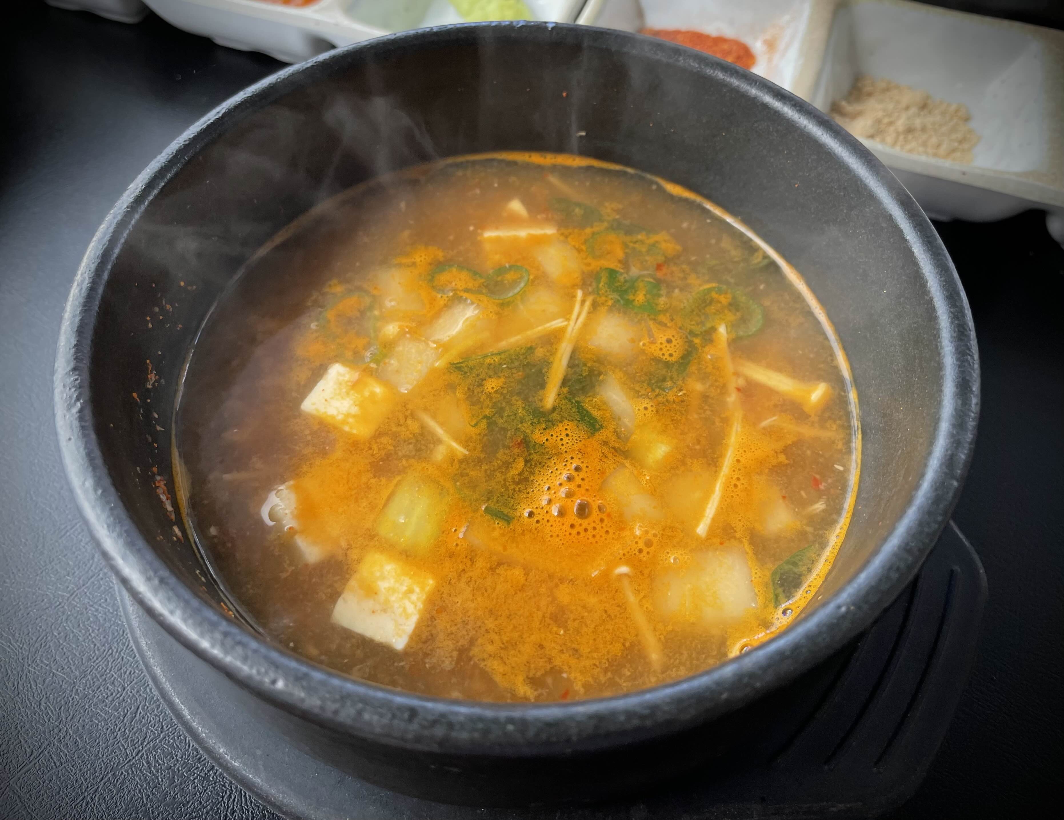 2인 1그릇으로 제공된 된장찌게