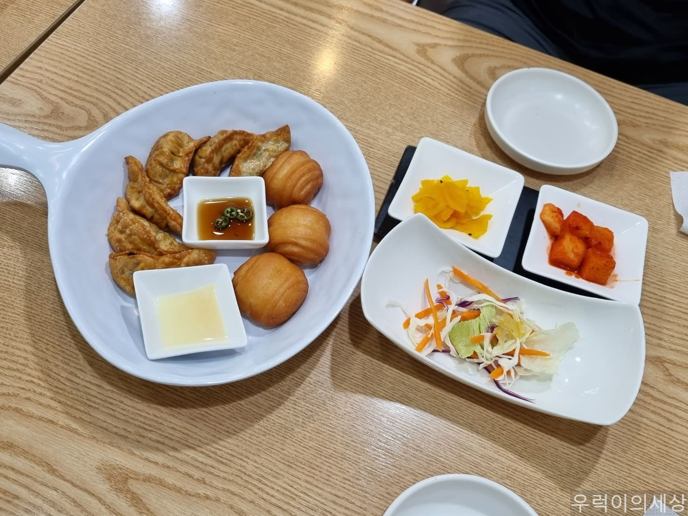 송우현의 파주 국물없는우동 꽃만두