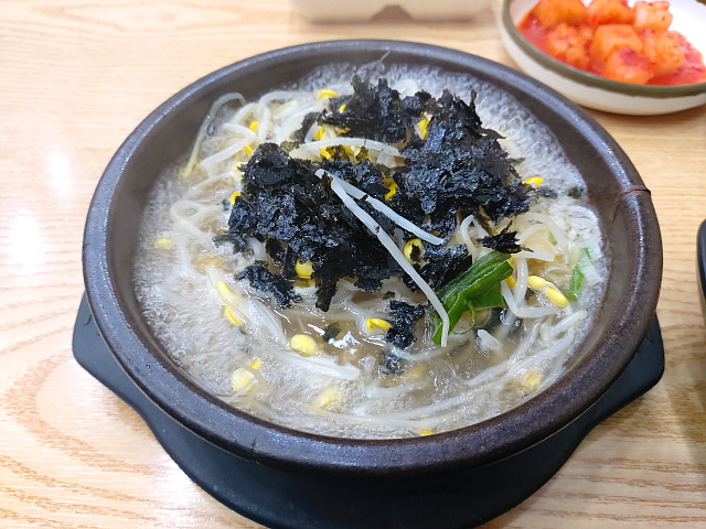 부글부글 콩나물 국밥