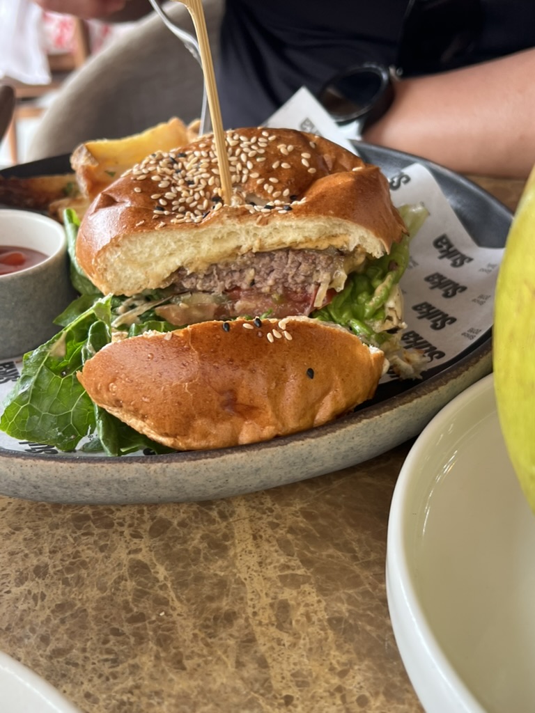 Suka Espresso Ubud wagye beef burge