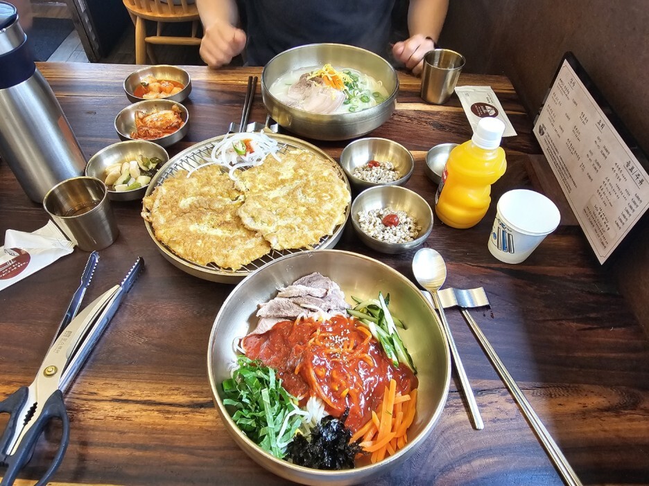  제주도 고기국수 찐맛집 '먹돌 제주본점'