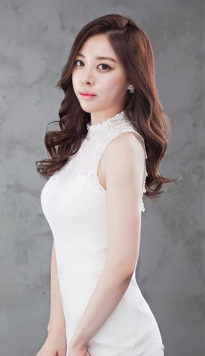  데뷔 초 브레이브걸스 홍은지 드레스 사진