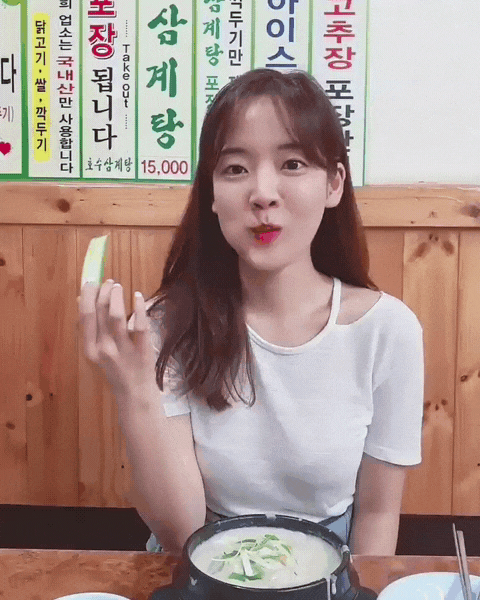  생생정보를 통해 싱그러운 미모를 자랑하는 이지연 아나운서