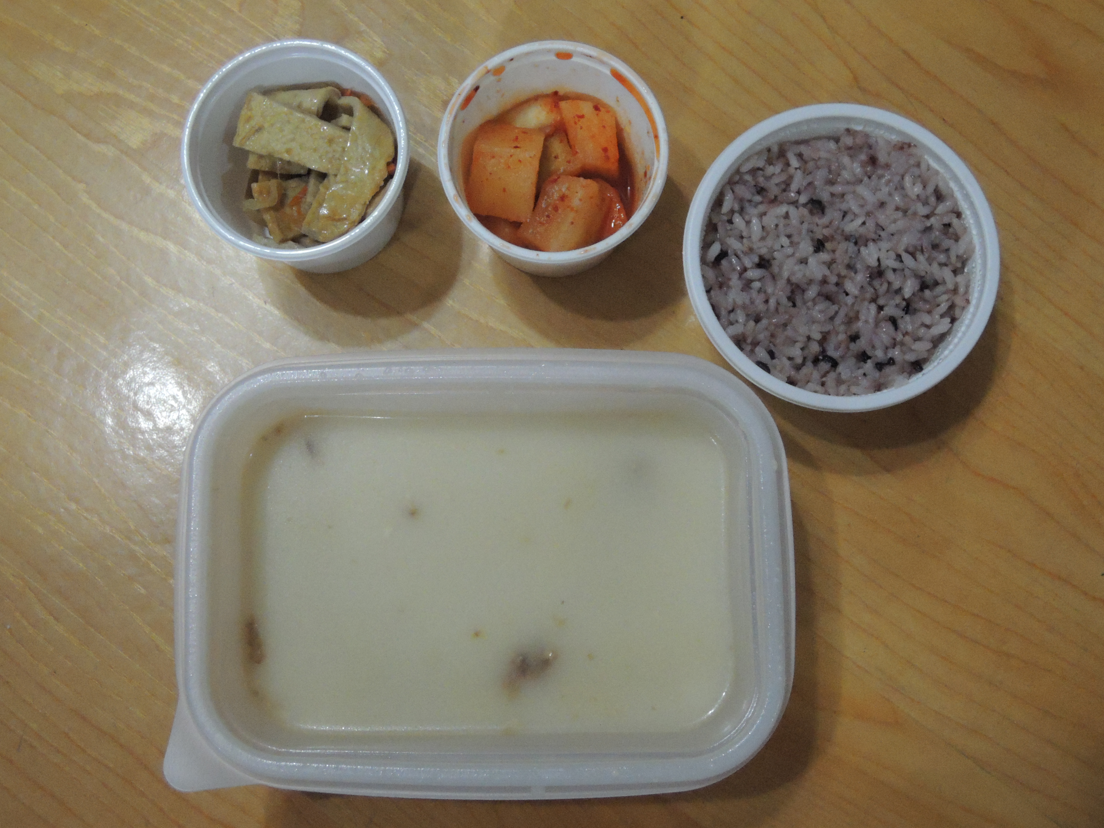  이색적인 푸드공간 브랜코 남촌에서 곰탕 포장