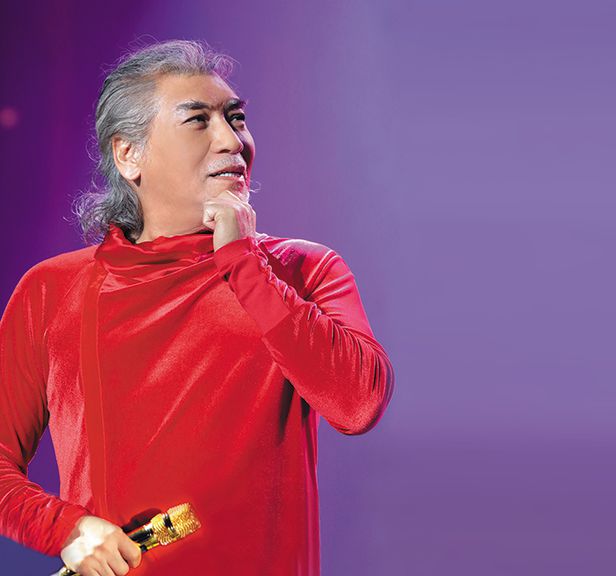  고모부 직인 김정은 앞에서 때리 직이도 우째 노래하누 나훈아, 2018년 평양공연 불참 속내 털어놔 데뷔 55년 콘서트서 만담꾼처럼 이야기앞에 있으면 귓방맹이를 쌔리든지 해야지