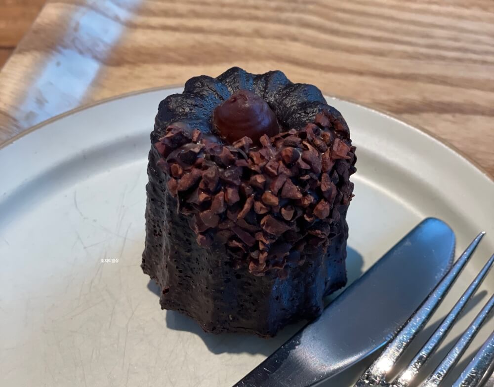 종각 종로 커피 맛집 빈브라더스 카페 결 - 초코 까눌레