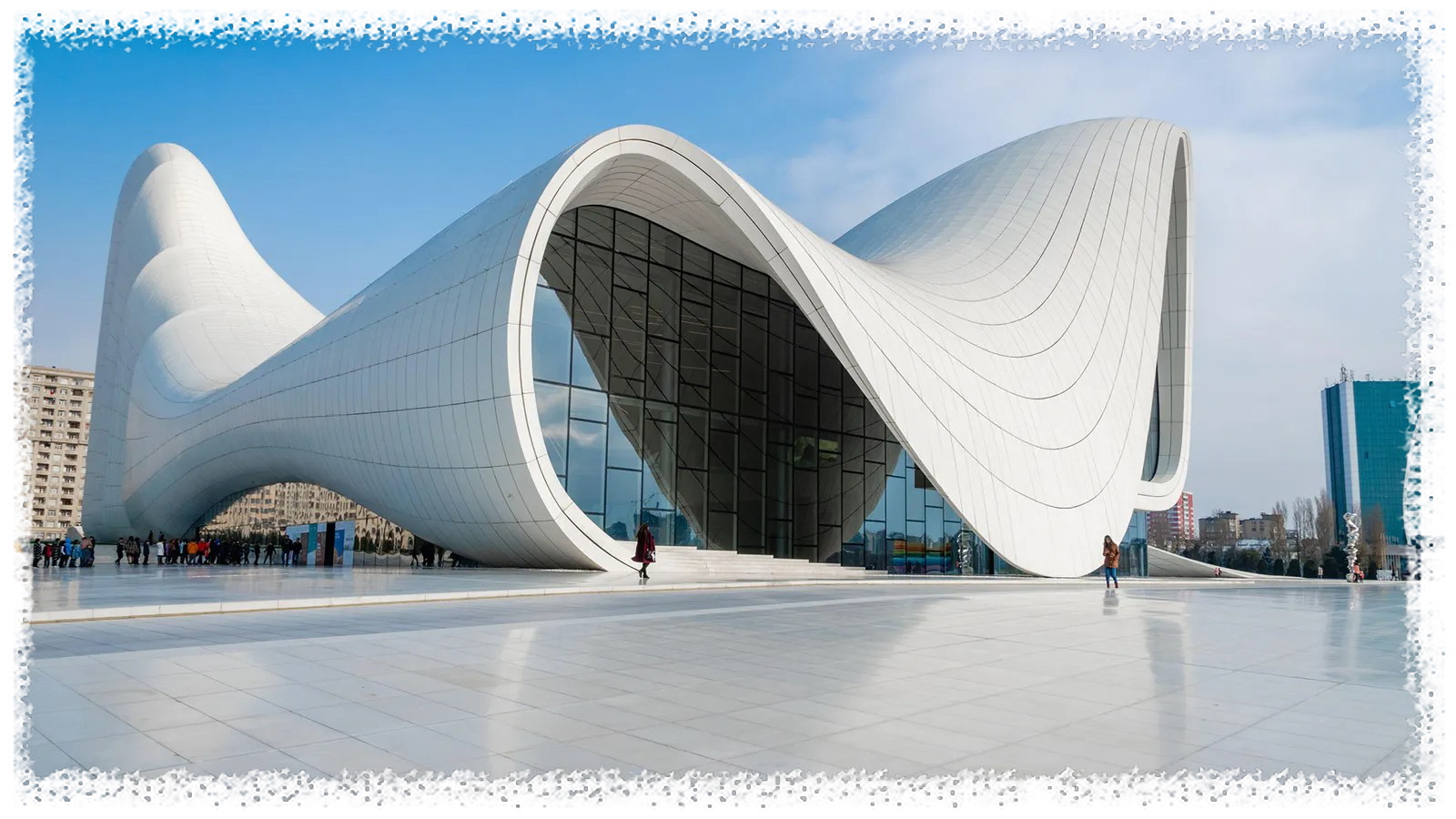 Zaha Hadid가 디자인한 Heydar Aliyev 문화 센터는 바쿠의 가장 유명한 현대 전시 작품입니다