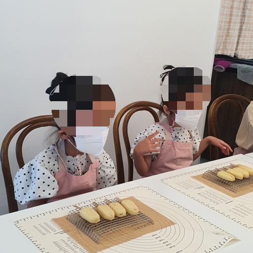 크라프트 수업동안 완성된 빵 4개