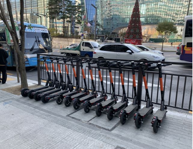  전동킥보드 자전거도로 허용 12월부터. .면허증 필요없음