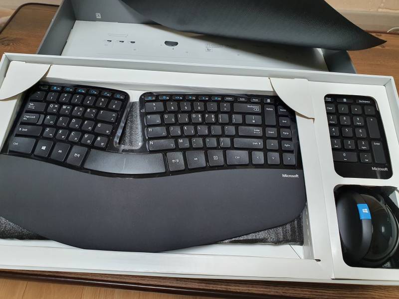 Sculpt Ergonomic Desktop 제품 구성