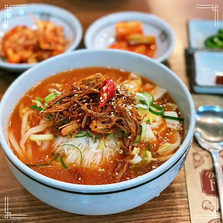 식객 허영만 백반기행 김용림 편 이북식 손만두 전골 만둣국 평양식 만두전골 김포 맛집 소개