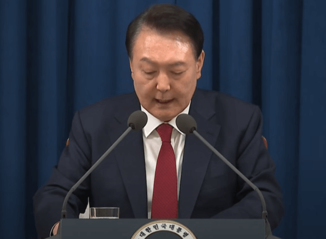 [속보] 계엄포고령 1호 발표, 언론출판통제, 집회금지, 전공의 의료인복귀