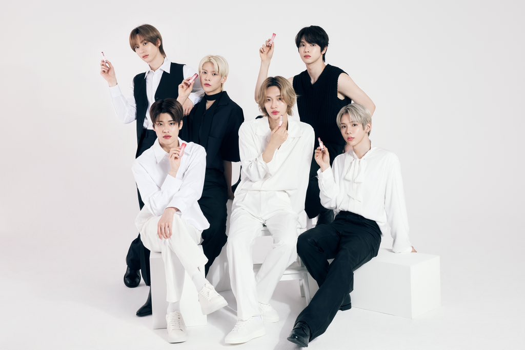 20240826에뛰드트위터가족사진