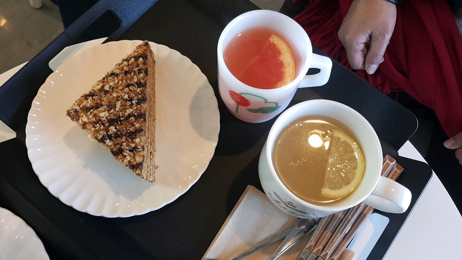 강릉 강문해변 분위기 좋은 카페 CHERO COFFEE & BOOK - 수제 자몽티 & 수제 레몬티 & 말렌카 케이크(윌넛)