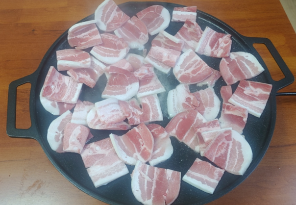  4월 25일 간헐적 단식 식단 (삼겹살, 야채, 믹스커피)