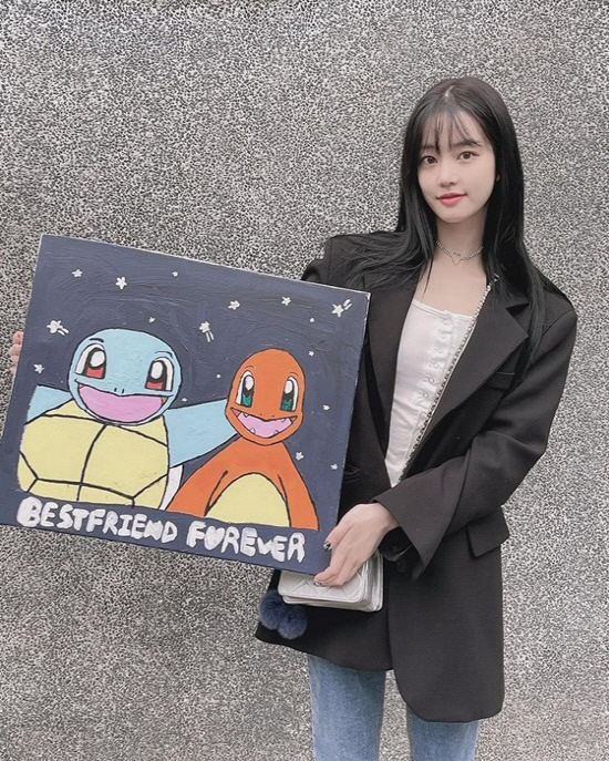  이유비 전액기부, 저작권 논란있는 그림 경매 가능? /인스타/프로필