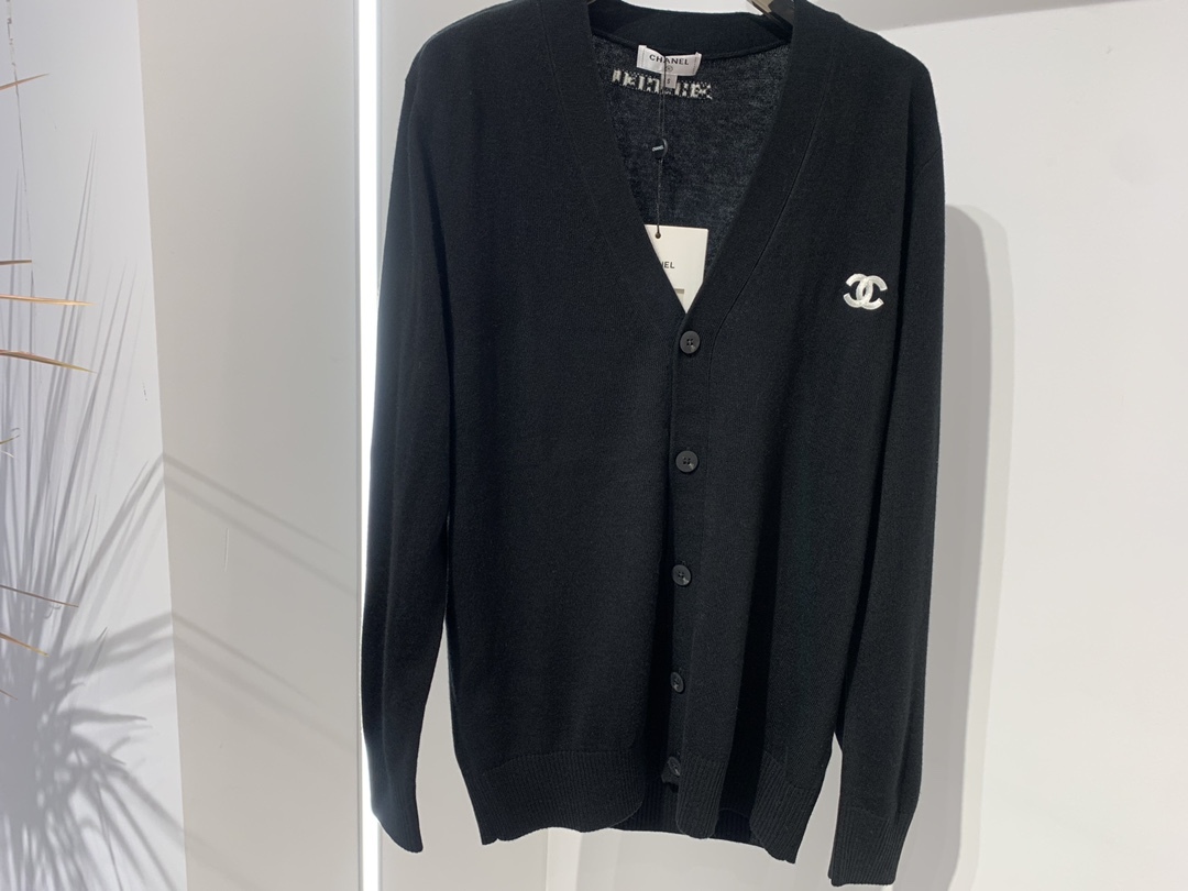  [CHANEL] 샤넬 CC 로고 니트 가디건