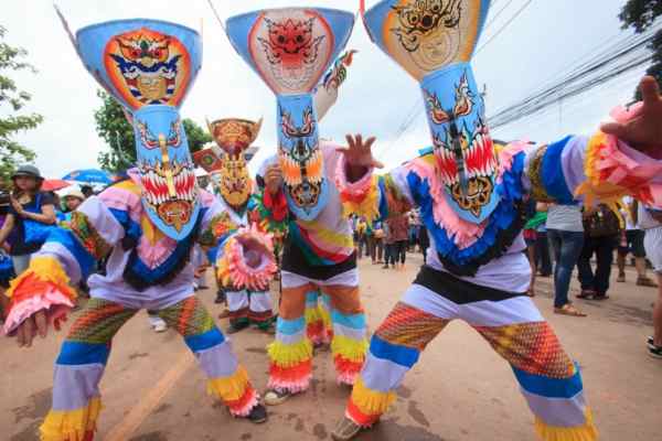 피타 콘 축제 (Phi Ta Khon Festival)