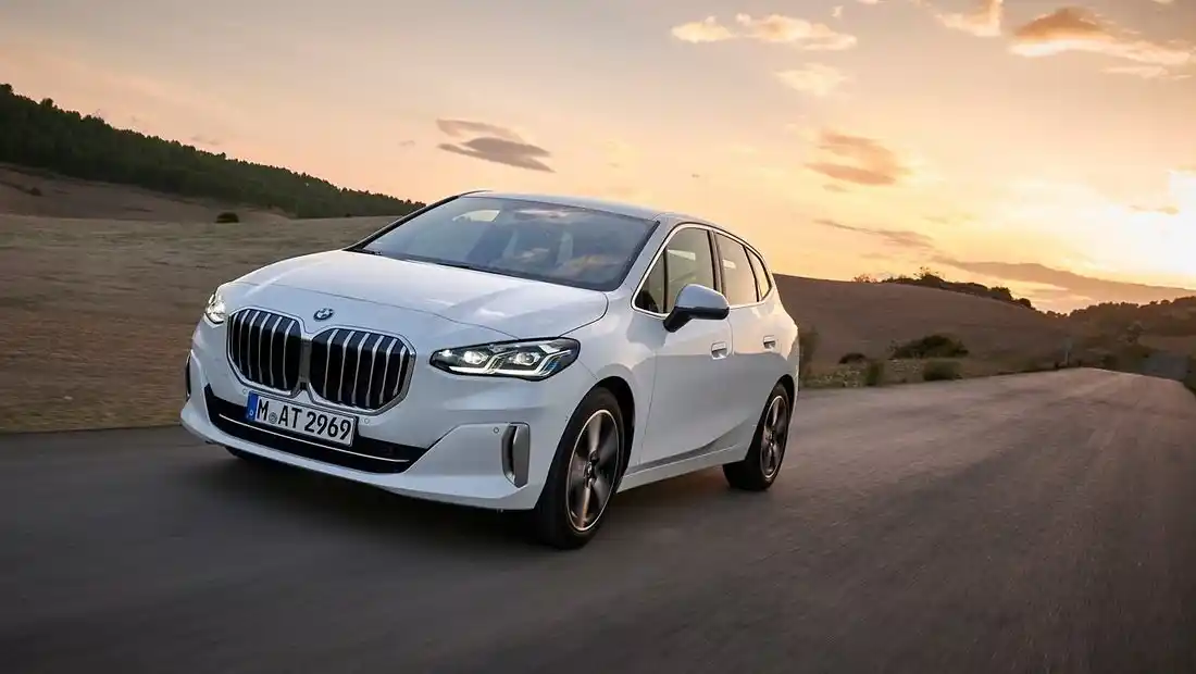 BMW 뉴 2시리즈 액티브 투어러 가격 실구매가 모의견적 제원 옵션 카탈로그 가격표 디자인 실내 트렁크 색상 총정리