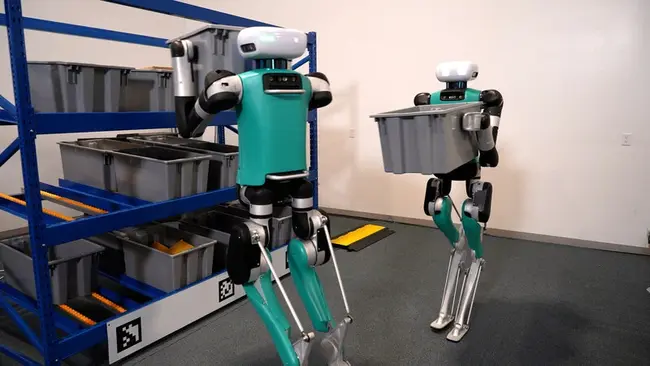 아마존과 애질리티 로보틱스와 함께 개발한 휴머노이드 로봇 디지트
