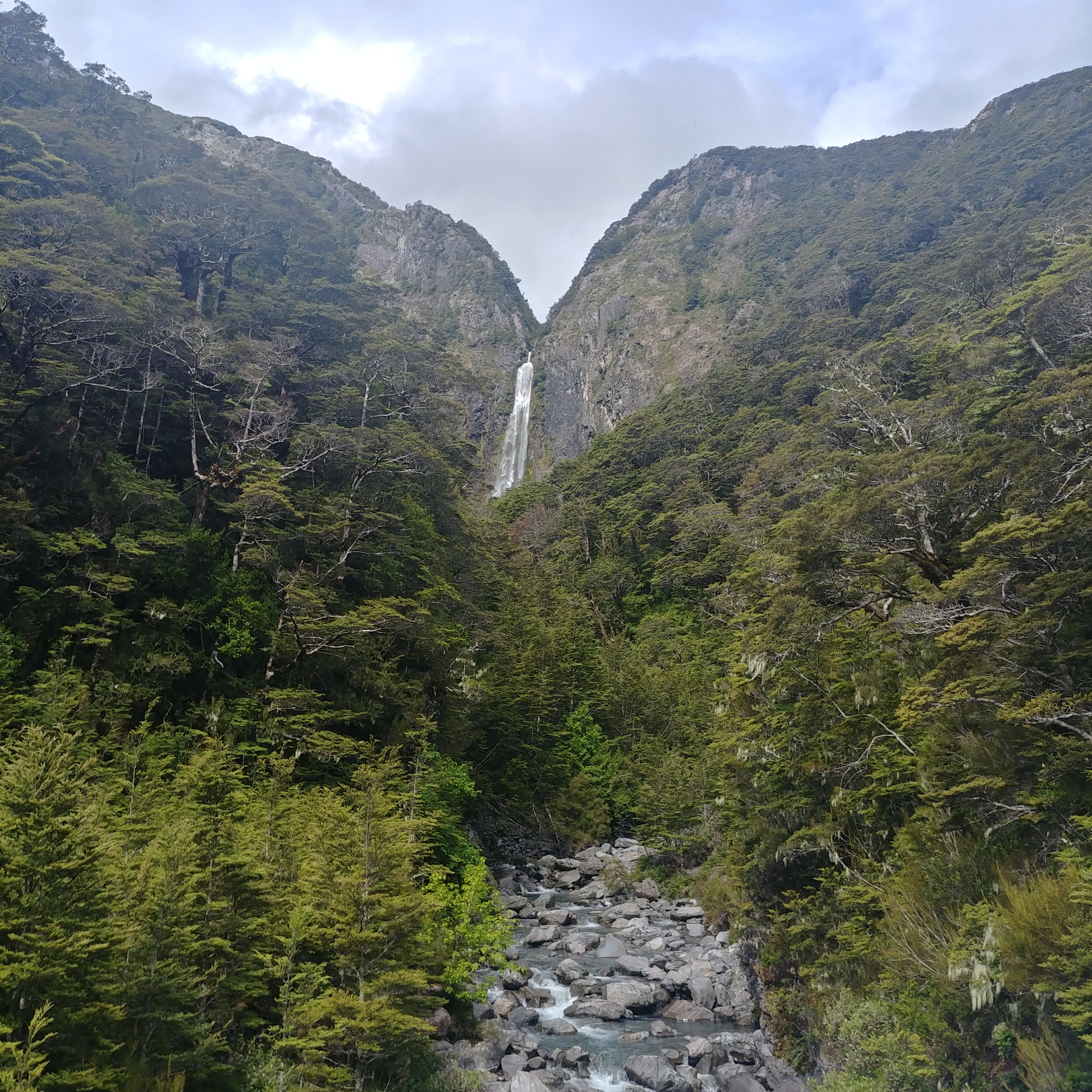 Devils Punchbowl Waterfall