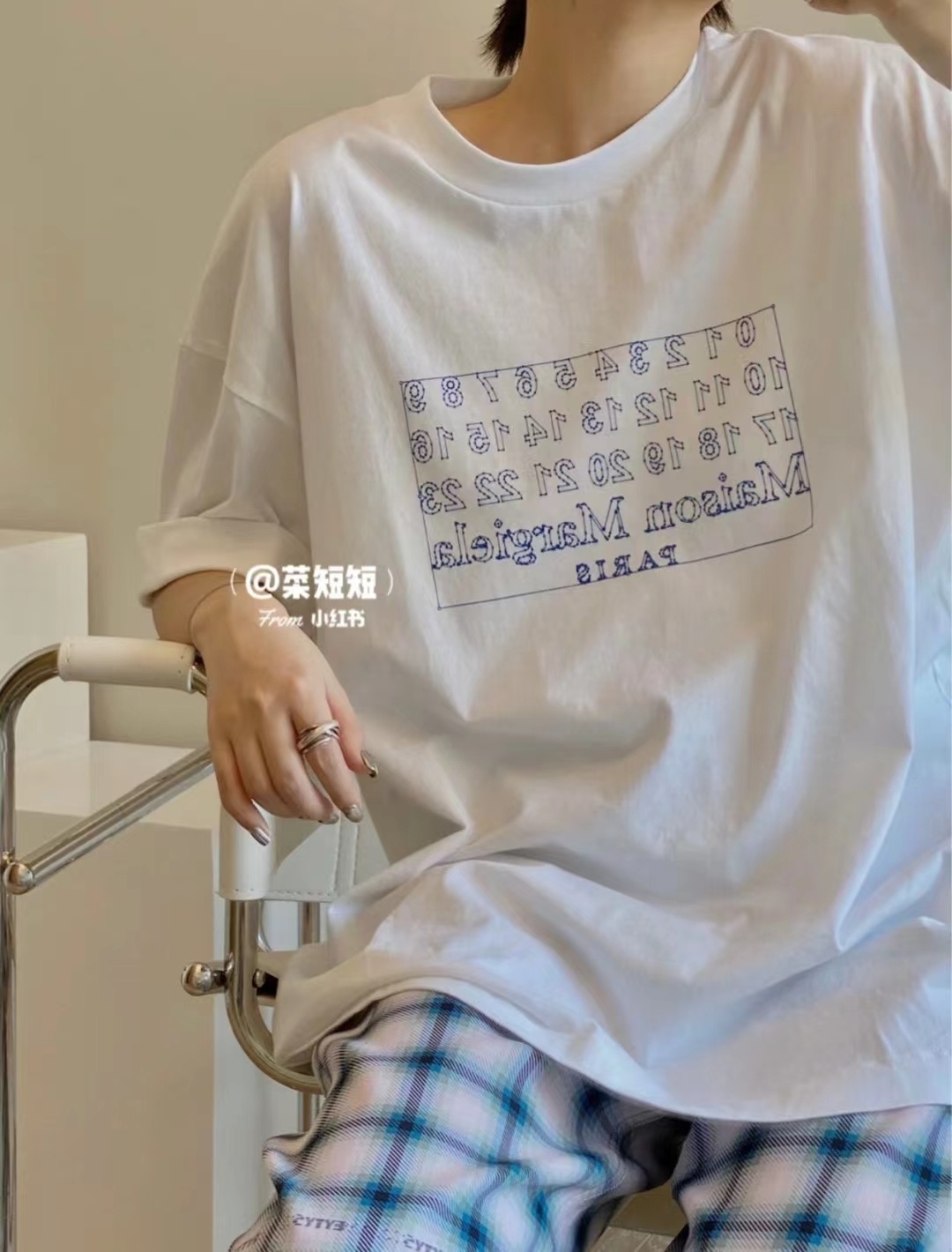  [MAISON MARGIELA] 메종 마르지엘라 넘버링 박스 반팔 티셔츠 (2 COLOR)