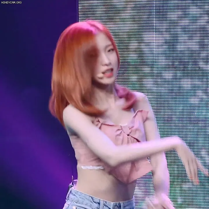  오마이걸 아린 던던댄스 입덕직캠 움짤 gif