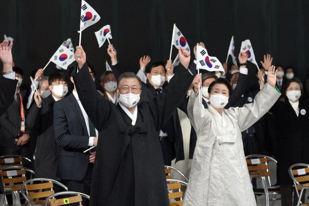  ‘러 침공’ 한마디도 안 하는 文...왜