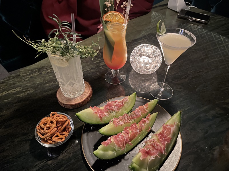 강남 칵테일바 어글리