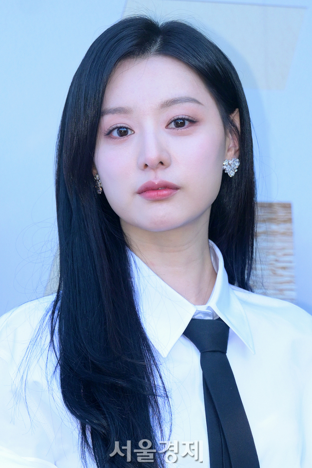  김지원, 시한부 설정 논란