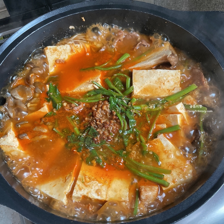 마켓컬리 김구원 선생 두부 버섯 쇠고기 전골 맛평가