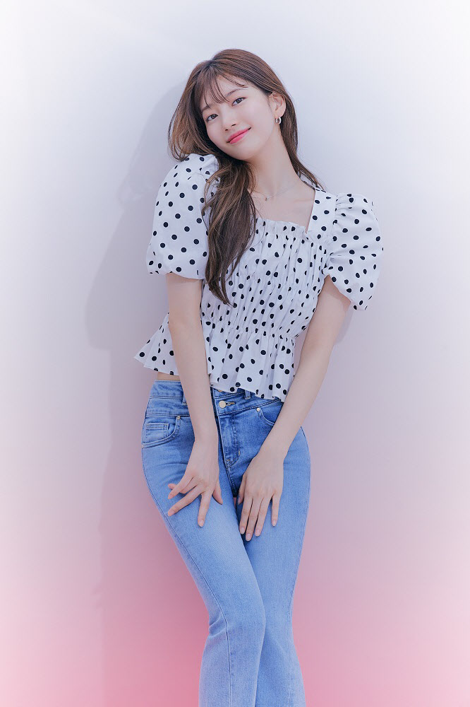  Suzy Guess 2021 Photo and Pictorial