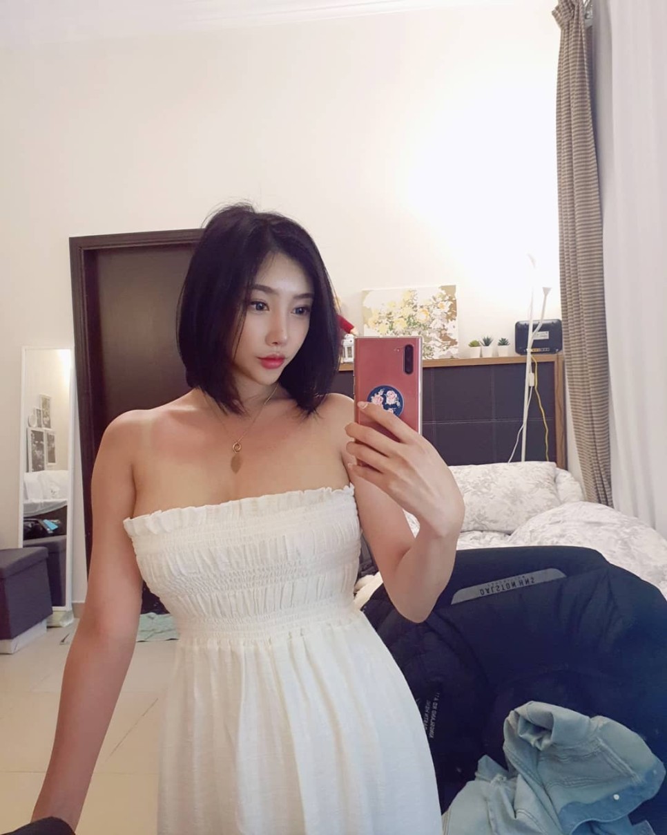  모델 윤체리