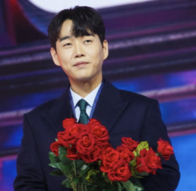  트로트 황영웅 프로필 나이 데뷔 방송 가수 활동 문신 인스타