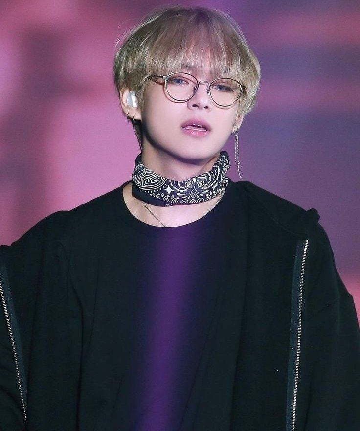  안경쓰면 지적으로 변신하는 방탄소년단