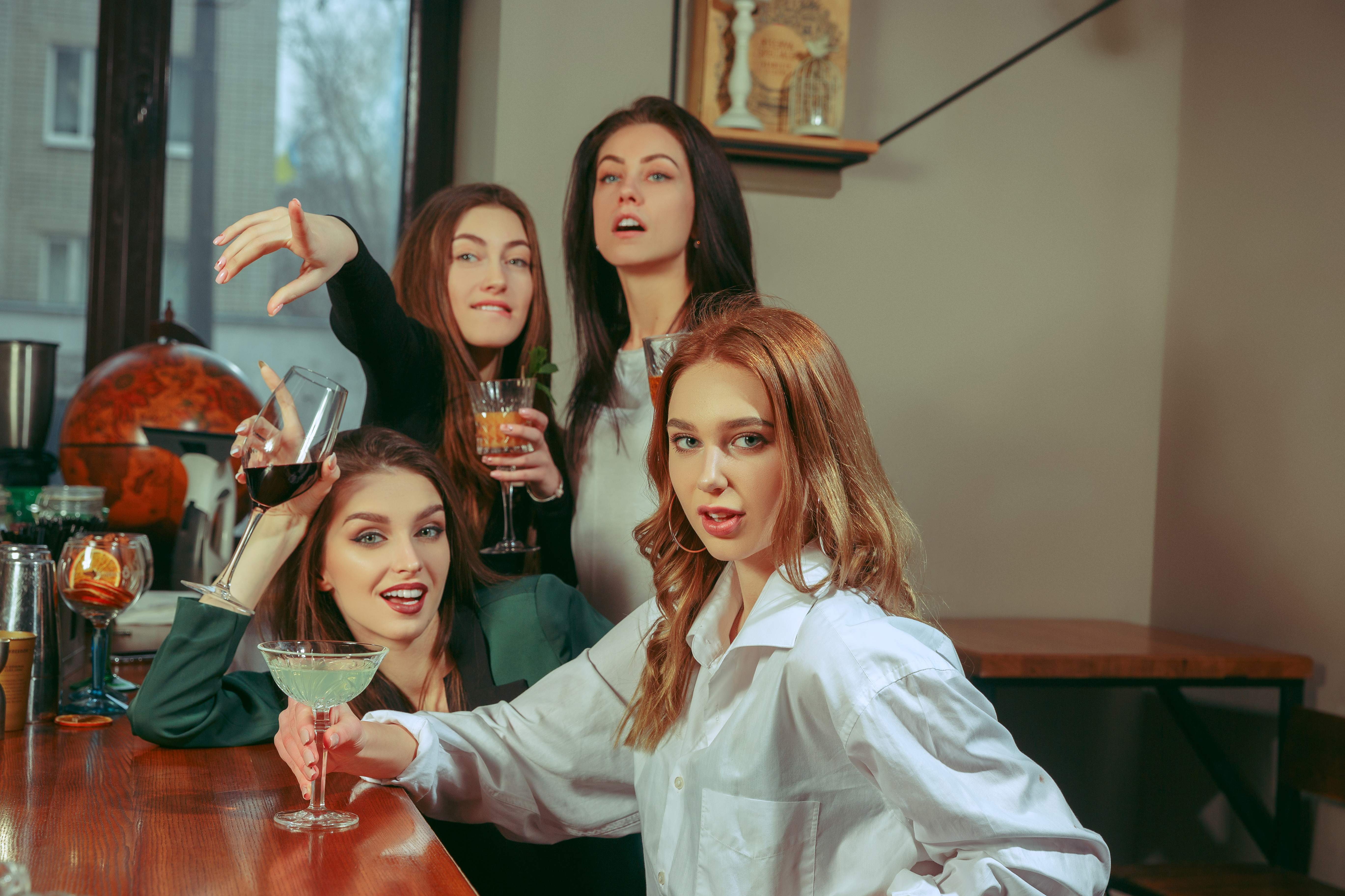 Girls-playing-party