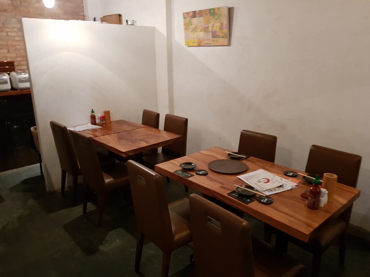 호치민 빈탄군 야키토리 전문점 YAKITORI HACHIBEI - 식당 1층 분위기