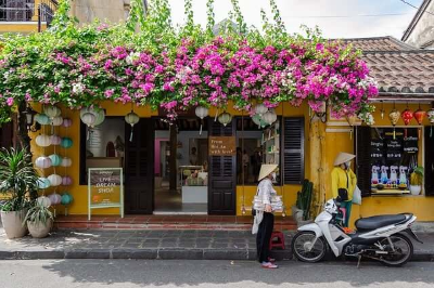베트남 호이안 거리의 노란색의 가게