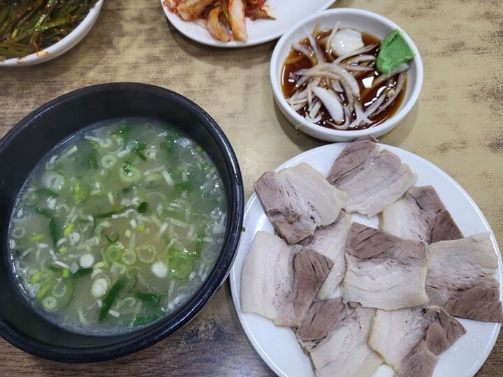 본전돼지국밥&#44; 수육백반