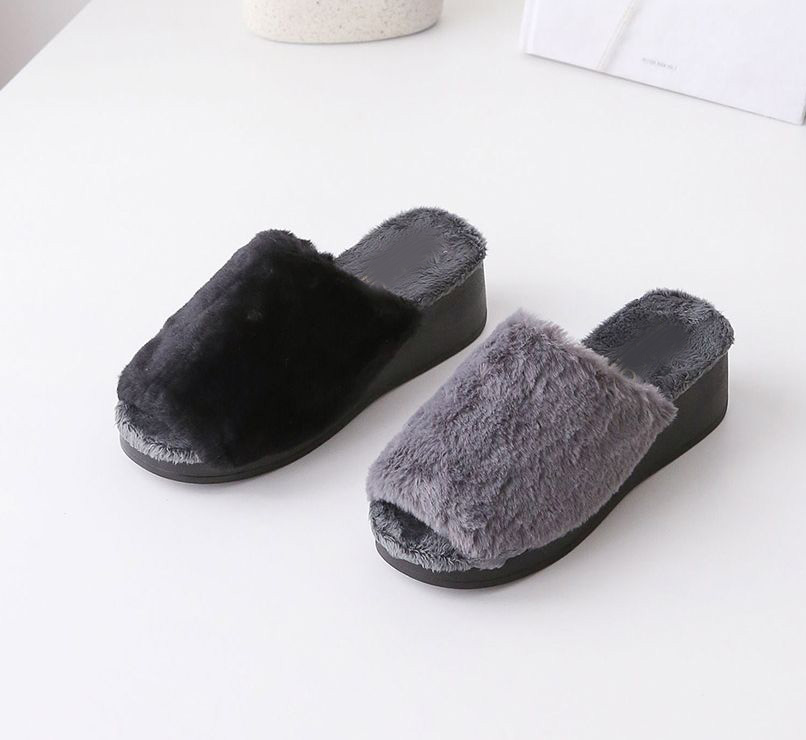  발등을 전체적으로 감싸는 원밴딩 4cm 웨지 퍼슬리퍼