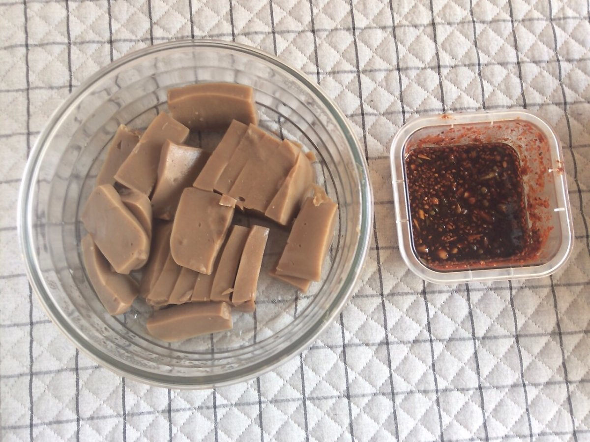  별미가 된 구황음식, 도토리묵(Acorn Jelly Salad)