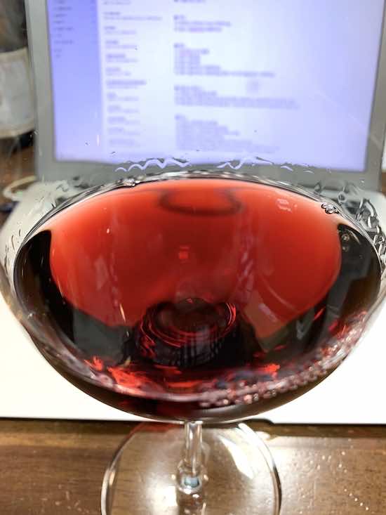 Alain Corcia Bourgogne Pinot Noir 2017의 색