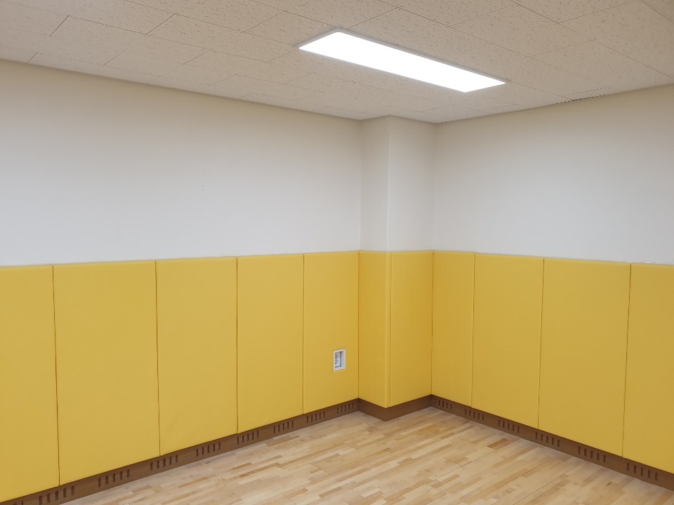  [날개스포츠] 서울종암초등학교 벽면보호매트(충격방지매트) 설치 작업