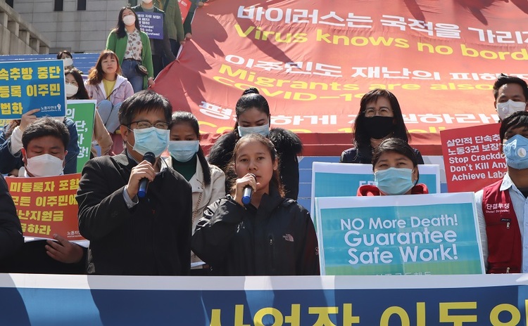  “한국은 돈만 중시하고, 우릴 사람으로 보지 않아”