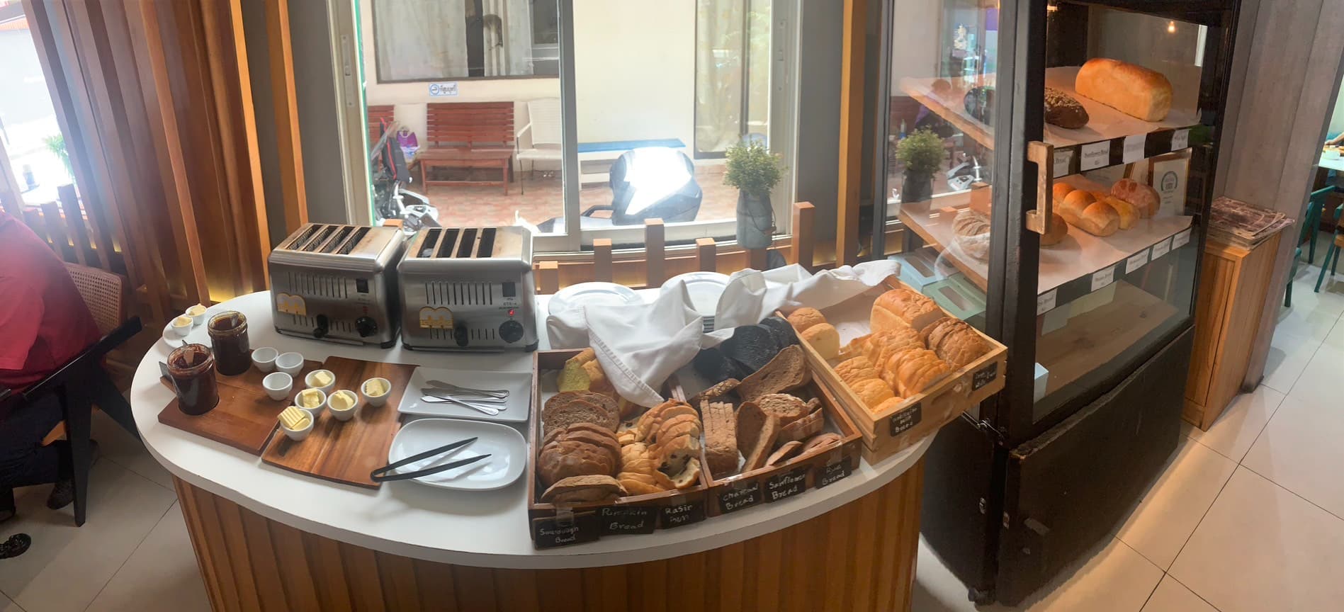 bake n's Brew 빵 뷔페 사진
